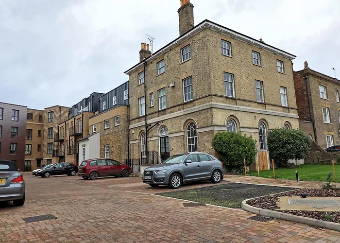 Chelmsford City Central Ground Floor Apartment Next To Town Centre