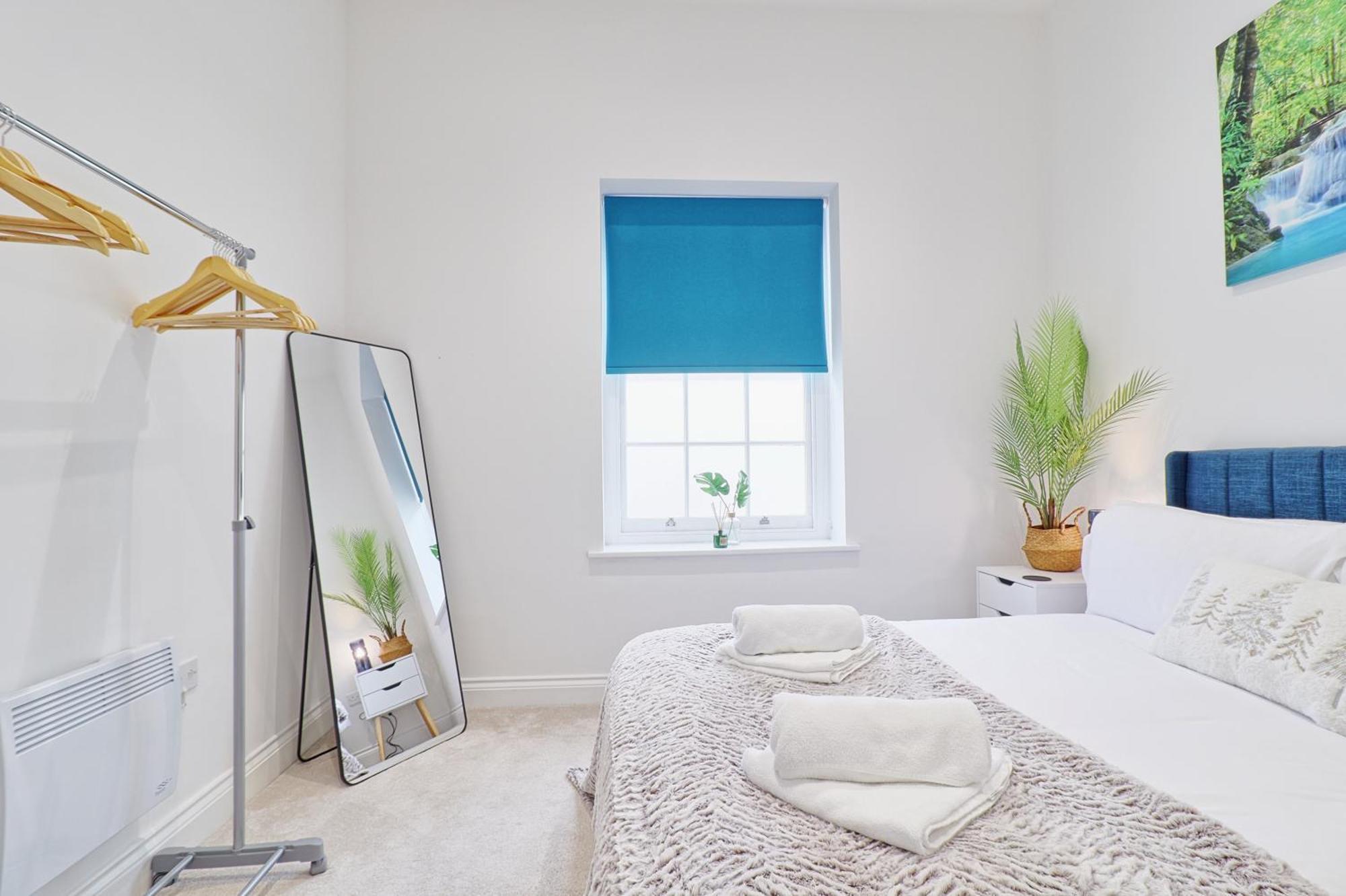 Ground Floor Next To Town Centre Apartment *