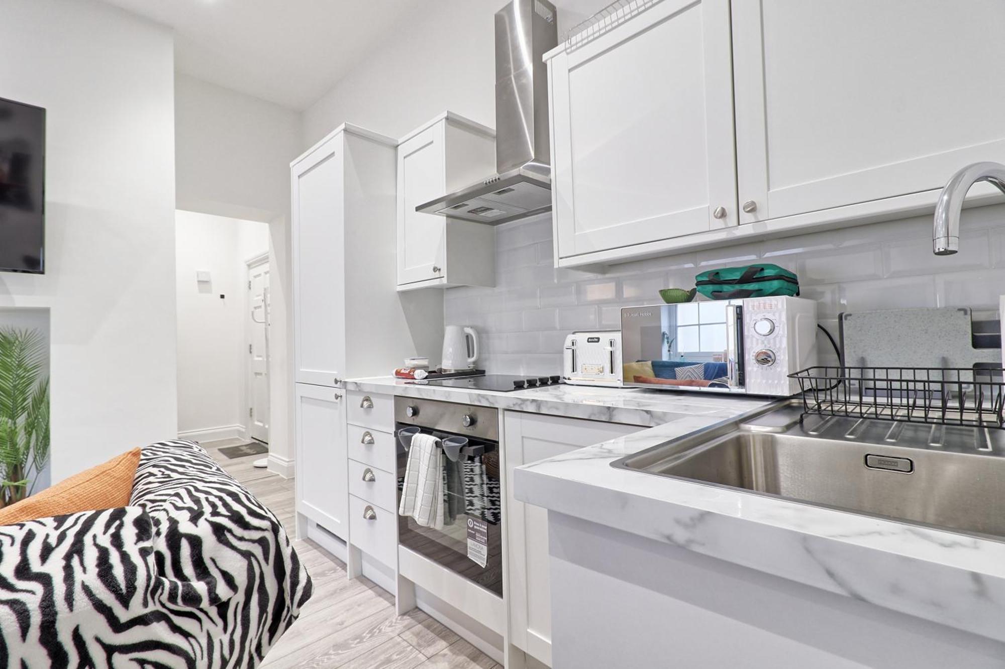 Ground Floor Next To Town Centre Apartment