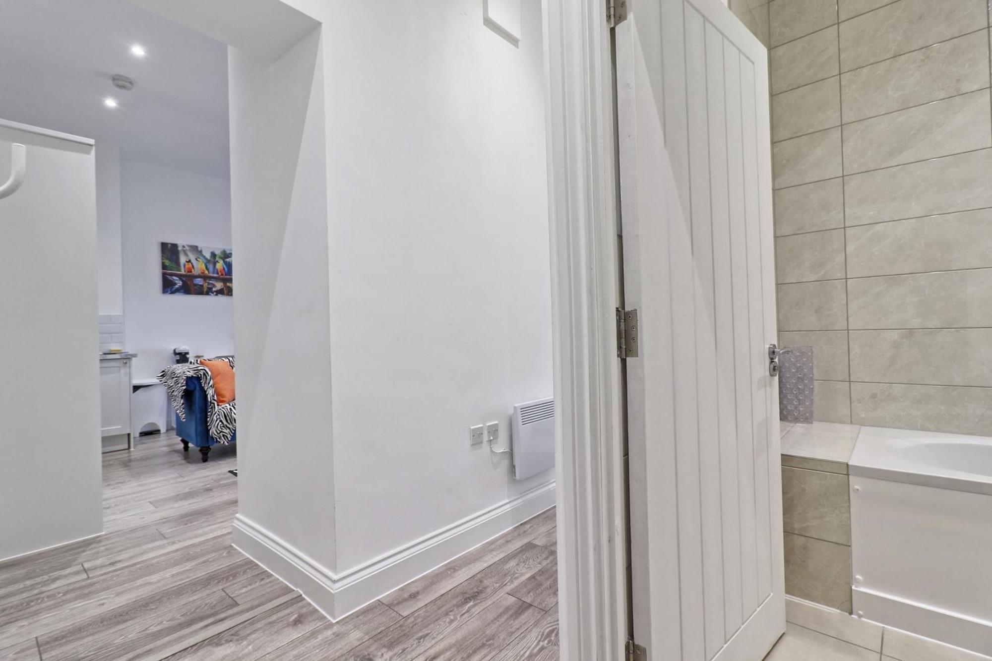 Apartment Ground Floor Next To Town Centre *